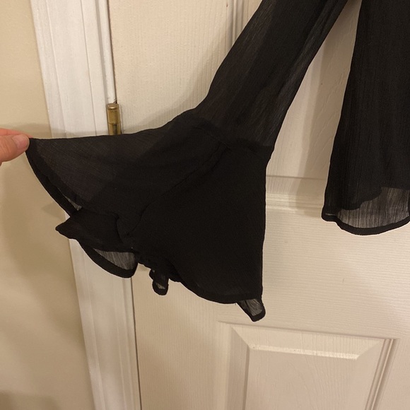 Hollister Cold Shoulder Top - Picture 5 of 9